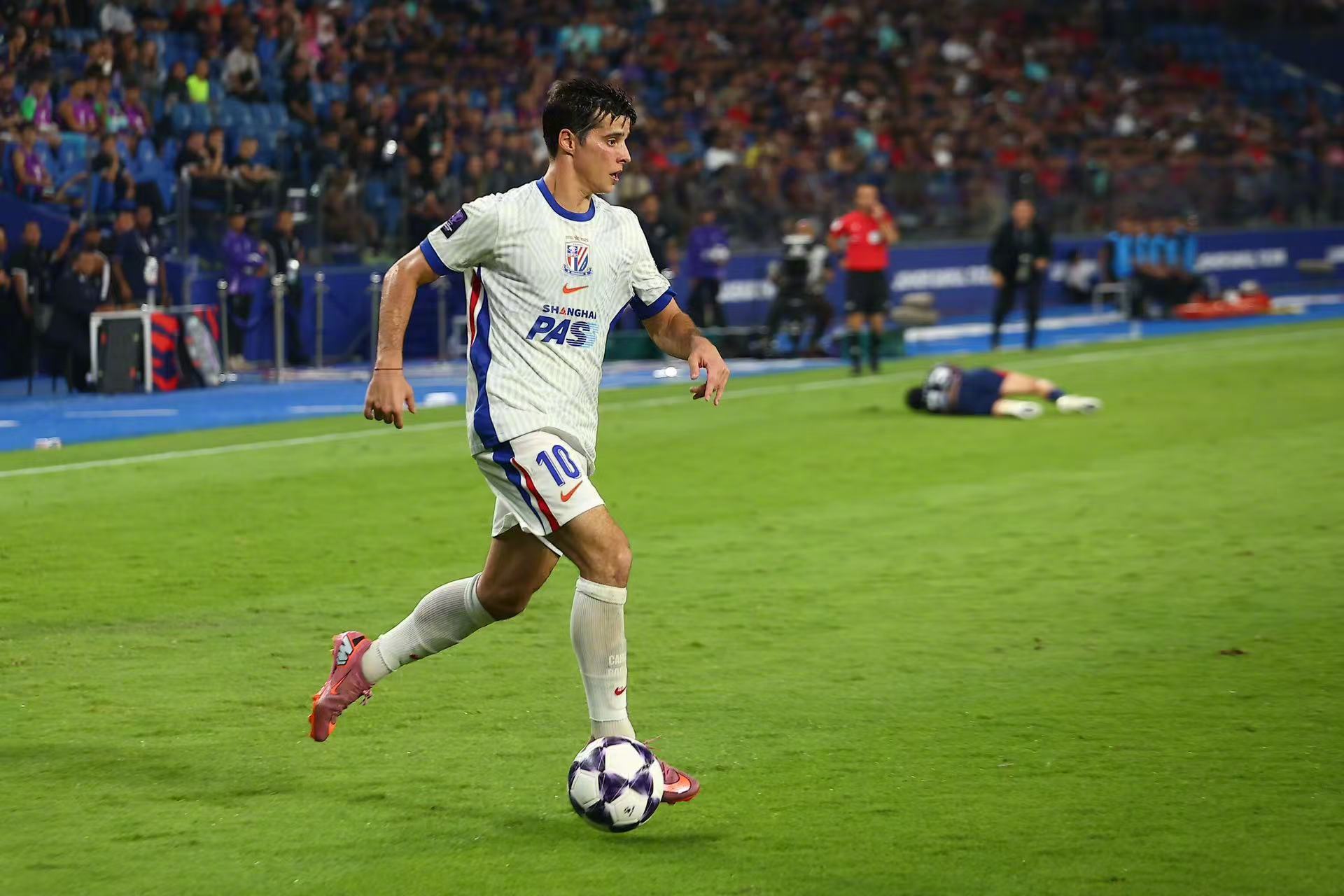 中欧体育资讯-关于刚刚！阿森纳国际比赛日外线爆发里尔门线救险备战亚冠，今夜上海久事调整名单以备NBA常规赛的信息